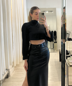 BLACK HIGH NECK CROP